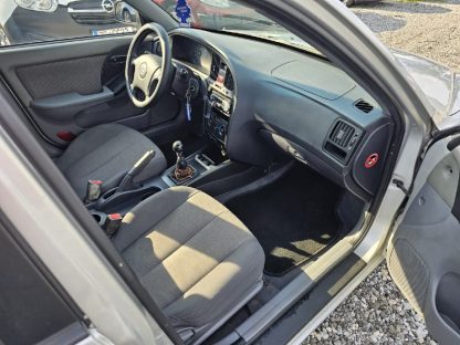 Hyundai Elantra 1,6 - Slika 9