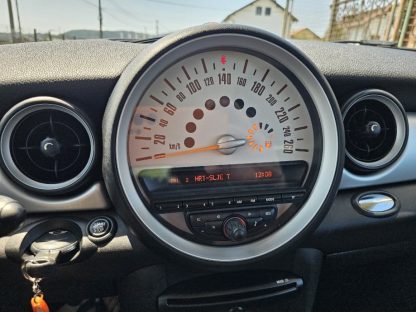 MINI Clubman 1,6 D samo 101.000km - Slika 9
