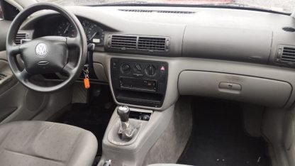 VW Passat 1,6 - Slika 9