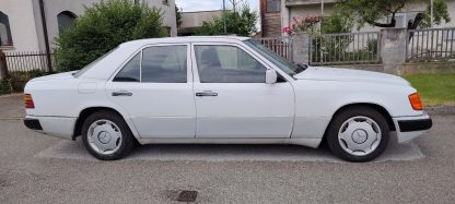 Mercedes-Benz E-klasa 220 Classic - Slika 3