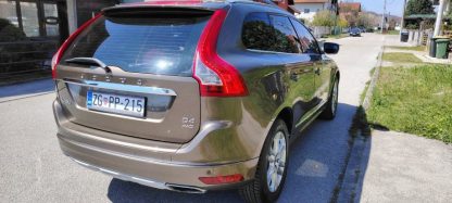 Volvo XC60 AWD D4 automatik - Slika 9