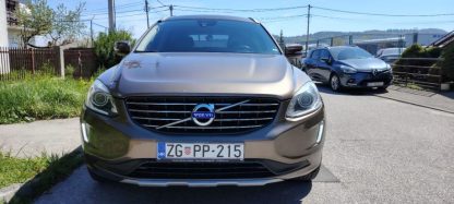 Volvo XC60 AWD D4 automatik - Slika 6