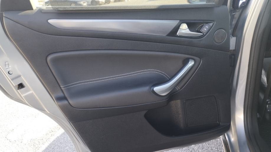Ford Mondeo 1,6 - Slika 16