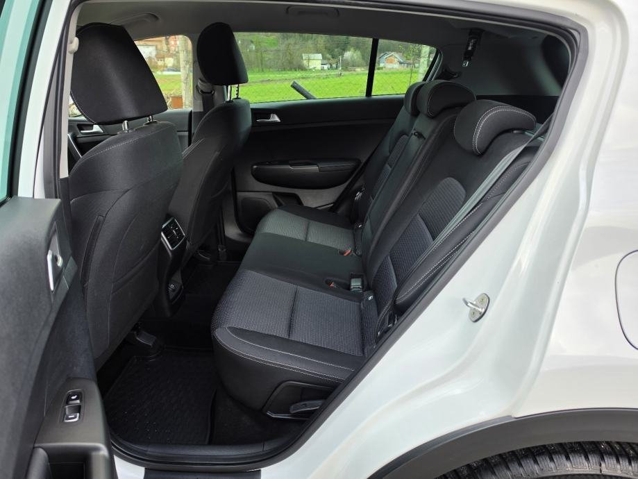 Kia Sportage 1,6 CRDi automatik - Slika 12
