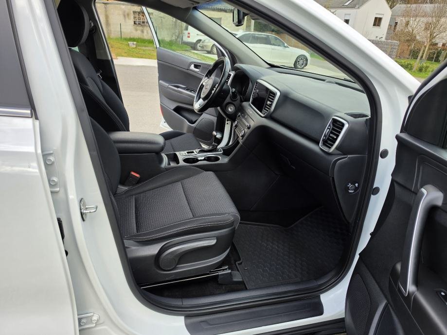 Kia Sportage 1,6 CRDi automatik - Slika 9
