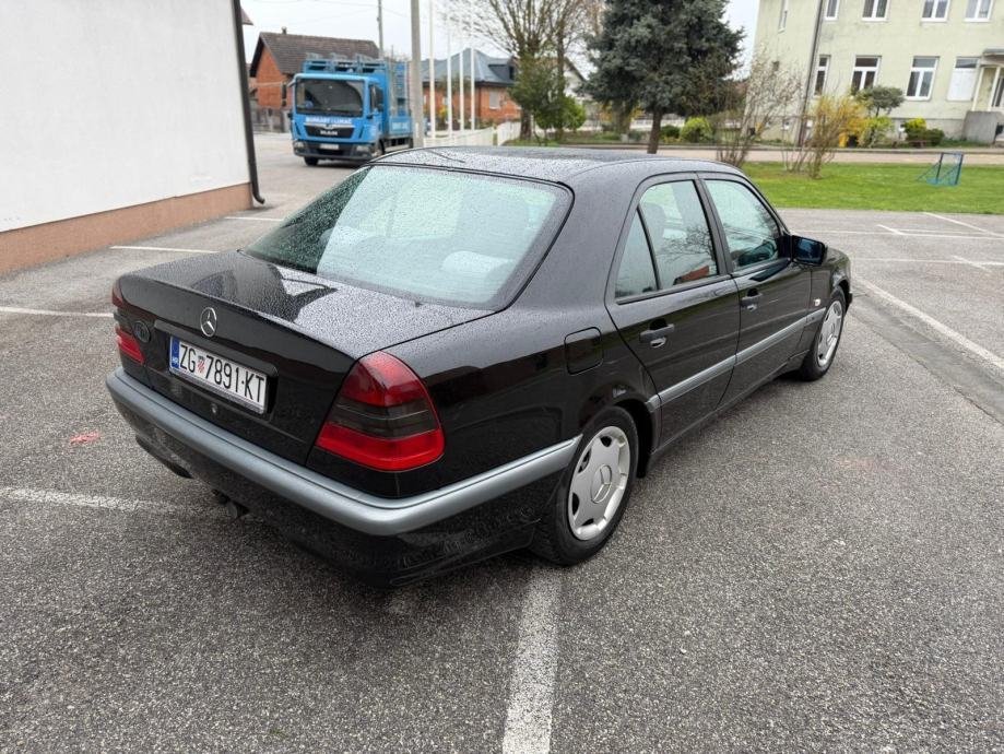 Mercedes-Benz C-klasa 250TD 110kw - Slika 6