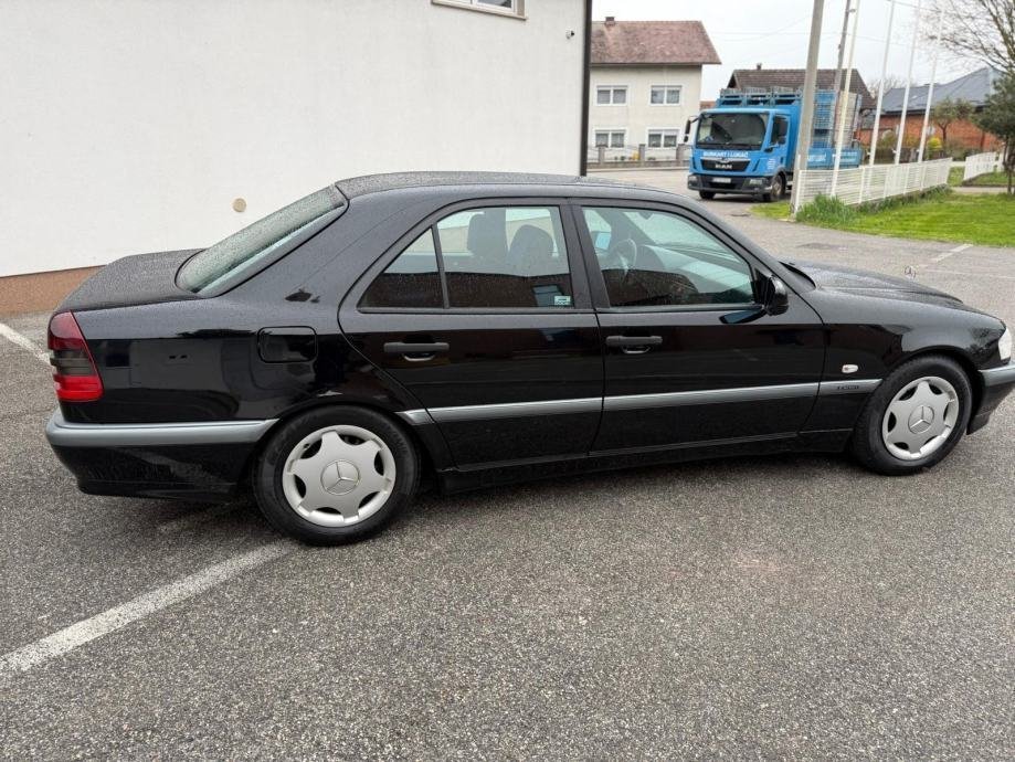 Mercedes-Benz C-klasa 250TD 110kw - Slika 4