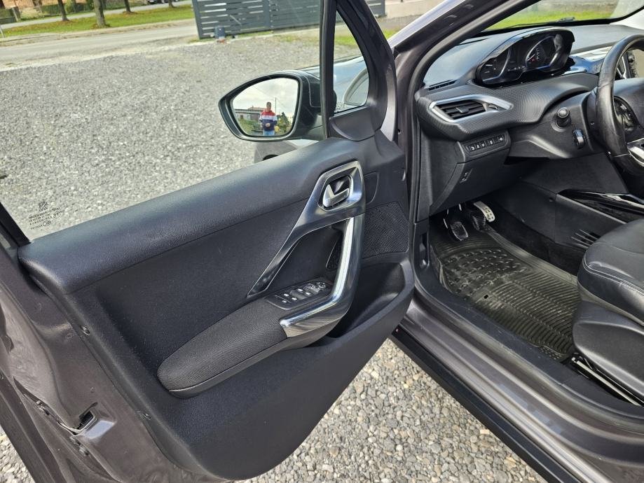 Peugeot 2008 1,6 e-HDi - Slika 9
