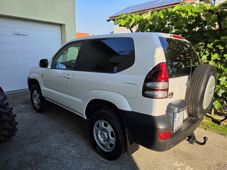 Toyota Land Cruiser 3,0 D-4D 3vrata kratka - Slika 2