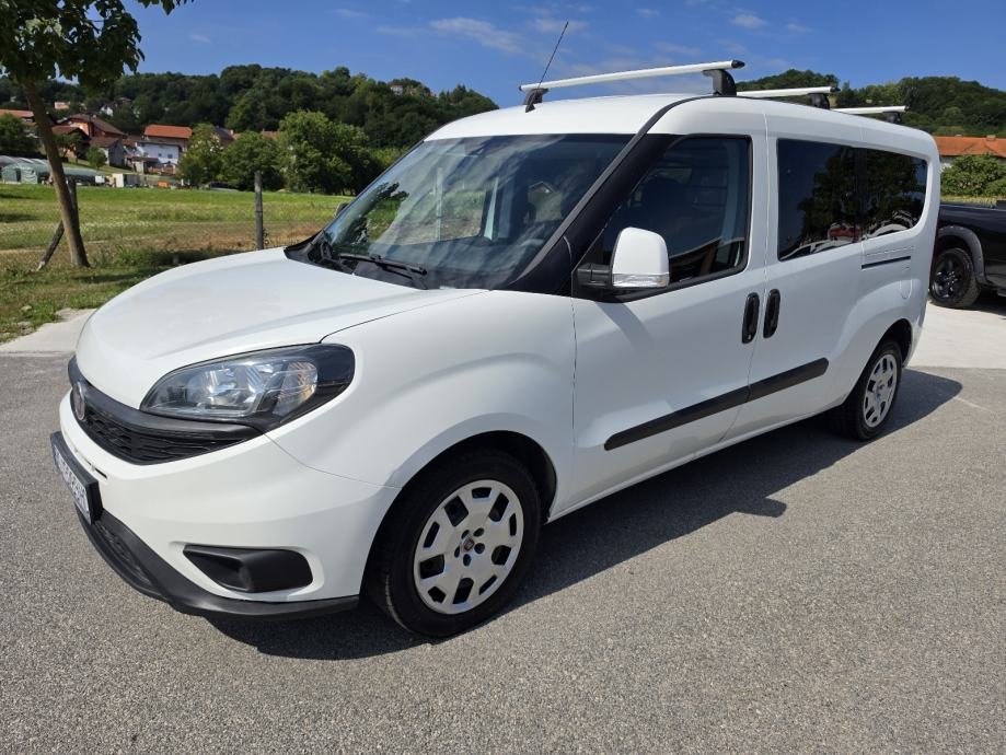 Fiat Doblo 1,6 Multijet – prednji desni pogled