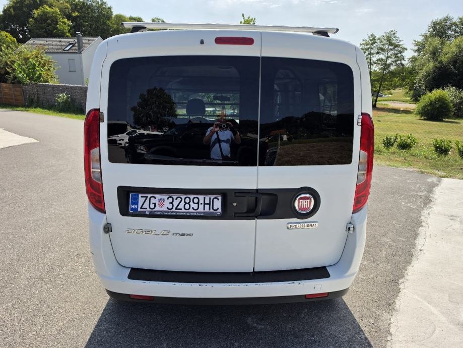 Fiat Doblo 1,6 Multijet – stražnji pogled izbliza
