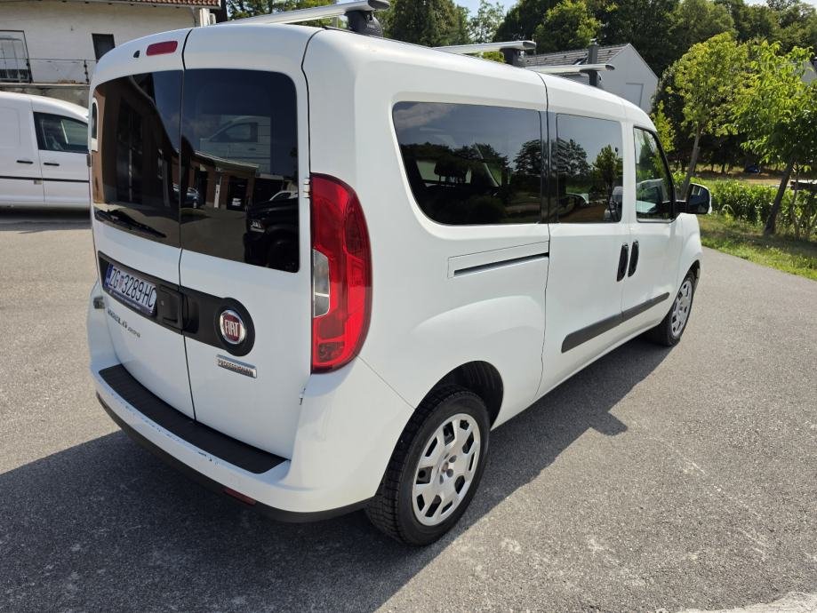 Fiat Doblo 1,6 Multijet – stražnji desni pogled