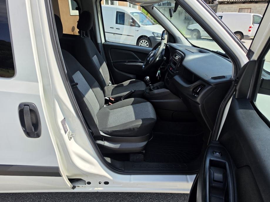 Fiat Doblo 1,6 Multijet – vozačevo mjesto