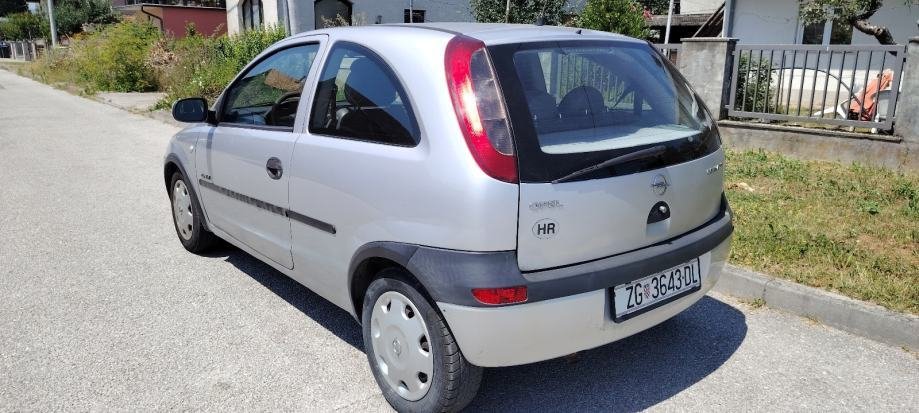Opel Corsa 1,2 16V - Slika 8