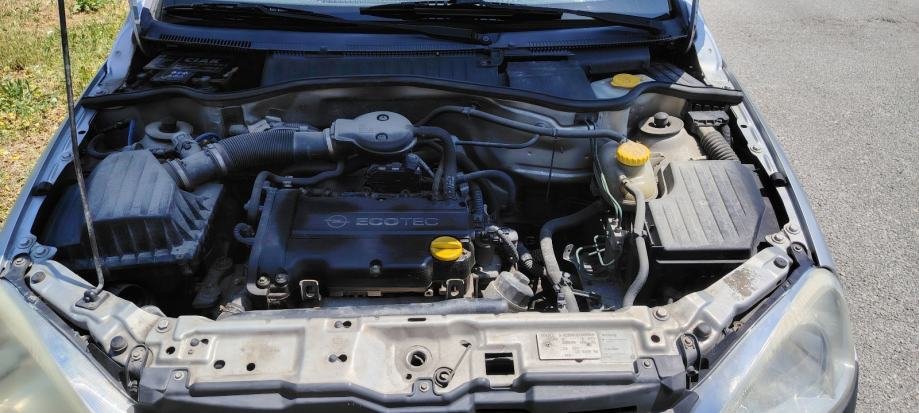 Opel Corsa 1,2 16V - Slika 11