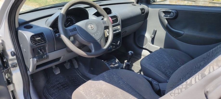 Opel Corsa 1,2 16V - Slika 10