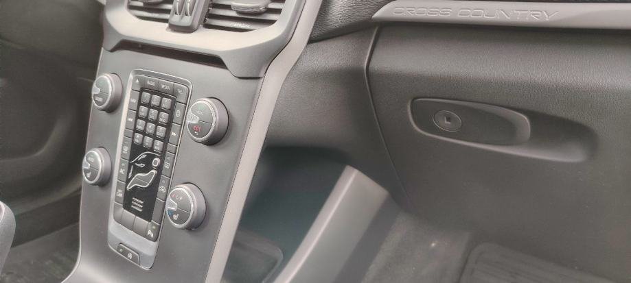Volvo V40 Cross Country 2,0D - polovno vozilo na prodaju, autosalon Samobor i Strmec | Samo treba delati