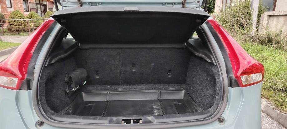 Volvo V40 Cross Country 2,0D - polovno vozilo na prodaju, autosalon Samobor i Strmec | Samo treba delati