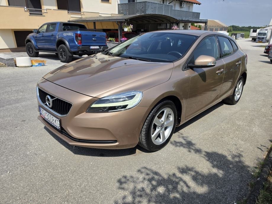 Volvo V40 D3 2.0 D - polovno vozilo na prodaju, autosalon Samobor i Strmec | Samo treba delati