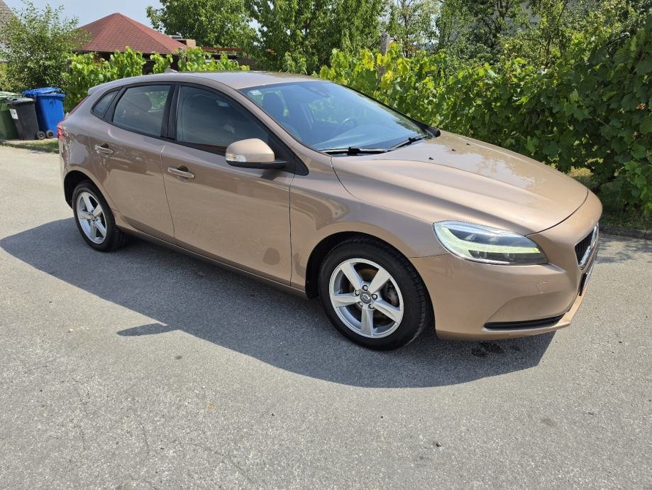 Volvo V40 D3 2.0 D - polovno vozilo na prodaju, autosalon Samobor i Strmec | Samo treba delati