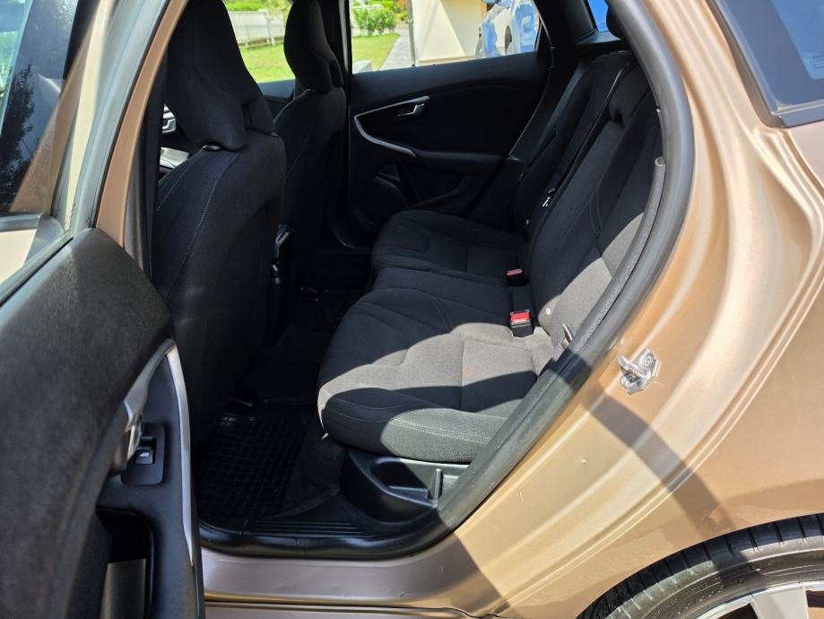 Volvo V40 D3 2.0 D - polovno vozilo na prodaju, autosalon Samobor i Strmec | Samo treba delati