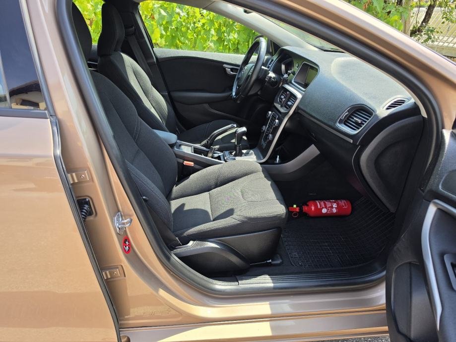 Volvo V40 D3 2.0 D - polovno vozilo na prodaju, autosalon Samobor i Strmec | Samo treba delati