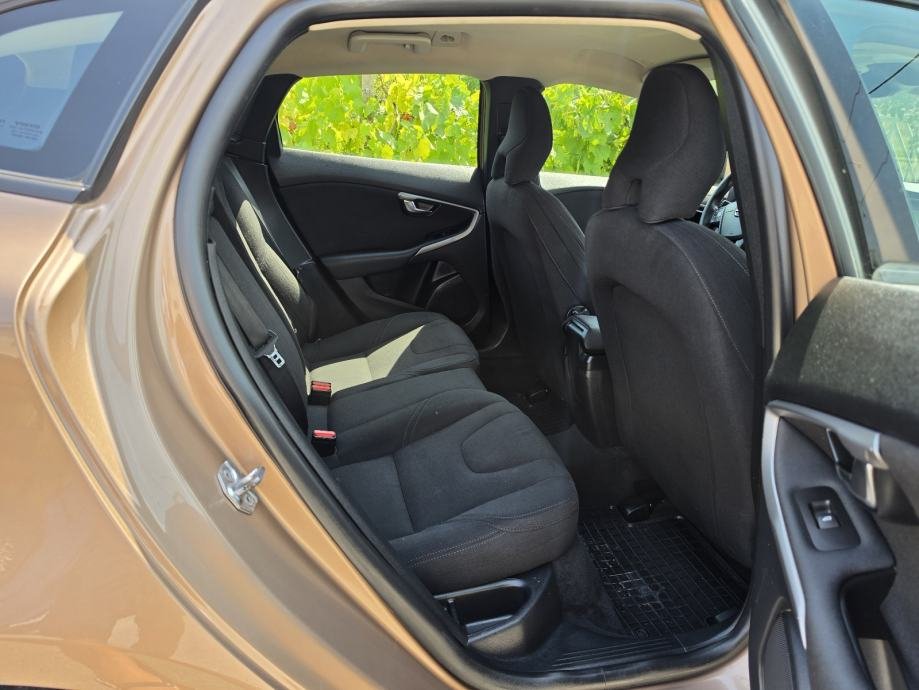 Volvo V40 D3 2.0 D - polovno vozilo na prodaju, autosalon Samobor i Strmec | Samo treba delati