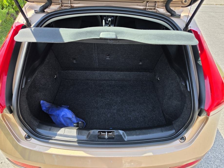 Volvo V40 D3 2.0 D - polovno vozilo na prodaju, autosalon Samobor i Strmec | Samo treba delati