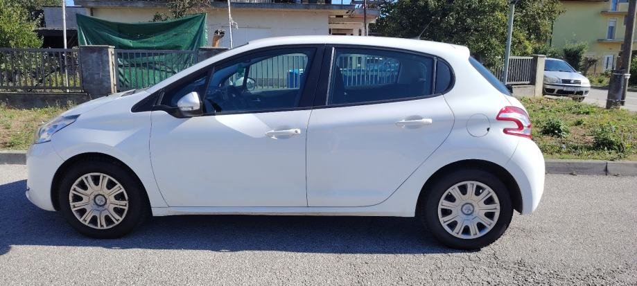 Peugeot 208 1,4 HDi – desna bočna strana