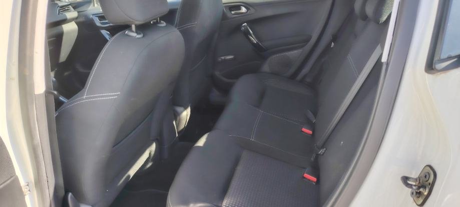 Peugeot 208 1,4 HDi – stražnja sjedala