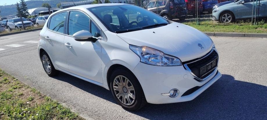 Peugeot 208 1,4 HDi – prednji desni pogled