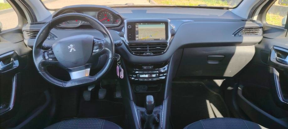 Peugeot 208 1,4 HDi – instrument ploča