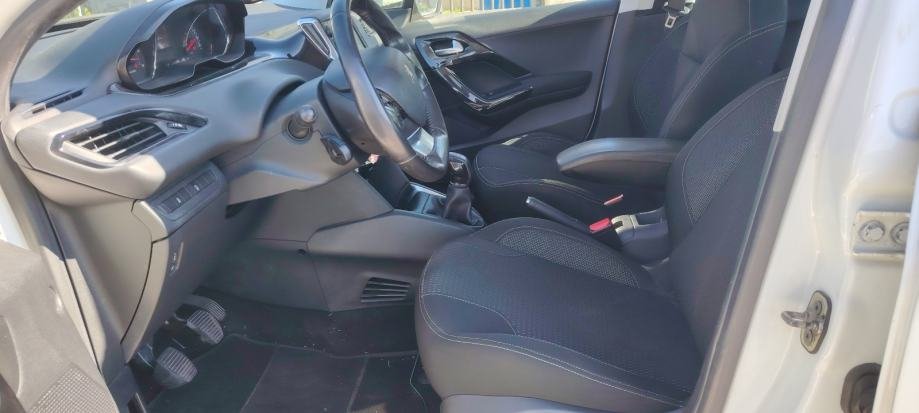 Peugeot 208 1,4 HDi – prednja sjedala
