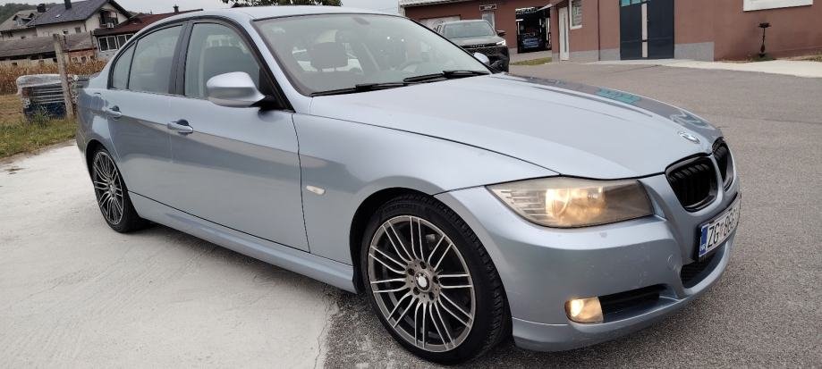 BMW serija 3 316d NAVIGACIJA – prednji lijevi pogled