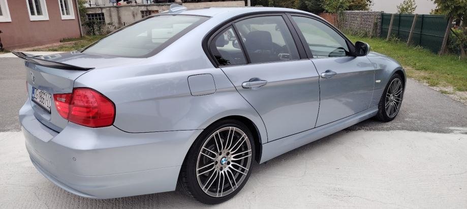 BMW serija 3 316d NAVIGACIJA – stražnji lijevi pogled
