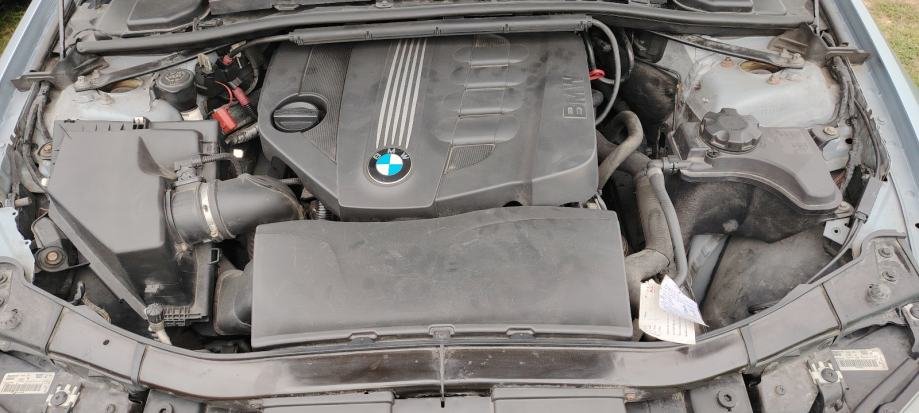 BMW serija 3 316d NAVIGACIJA – motorni prostor
