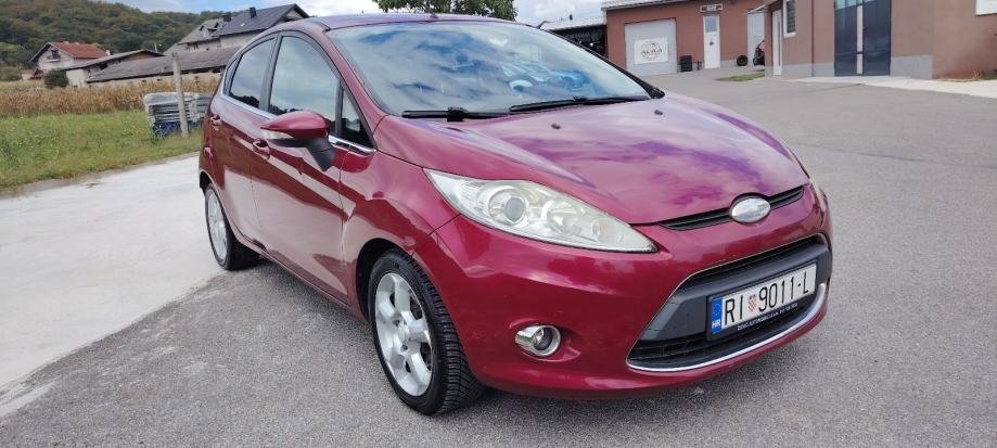 Ford Fiesta 1,4 TDCI REGISTRIRAN DO 8/2027 – prednji desni pogled