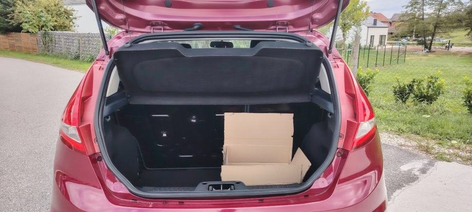 Ford Fiesta 1,4 TDCI REGISTRIRAN DO 8/2027 – prtljažni prostor