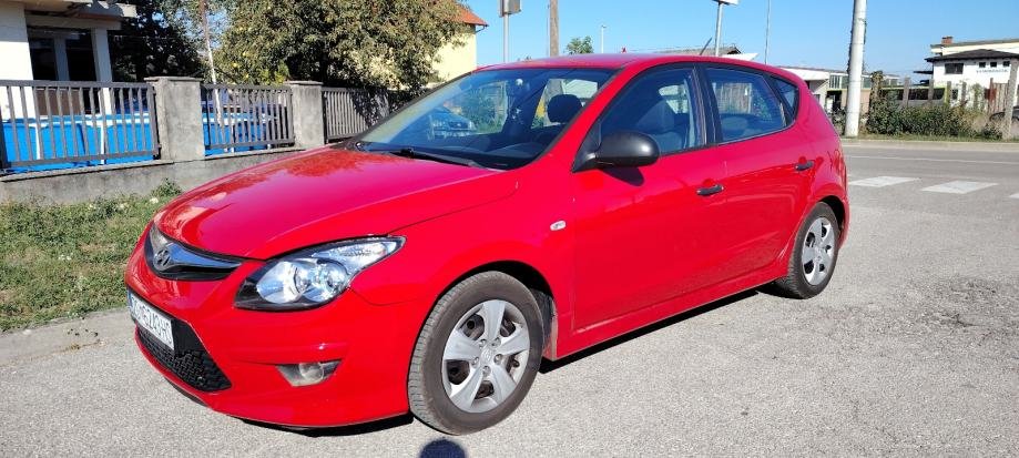 Hyundai i30 1,4 16V LPG-ATESTIRAN – prednji lijevi pogled