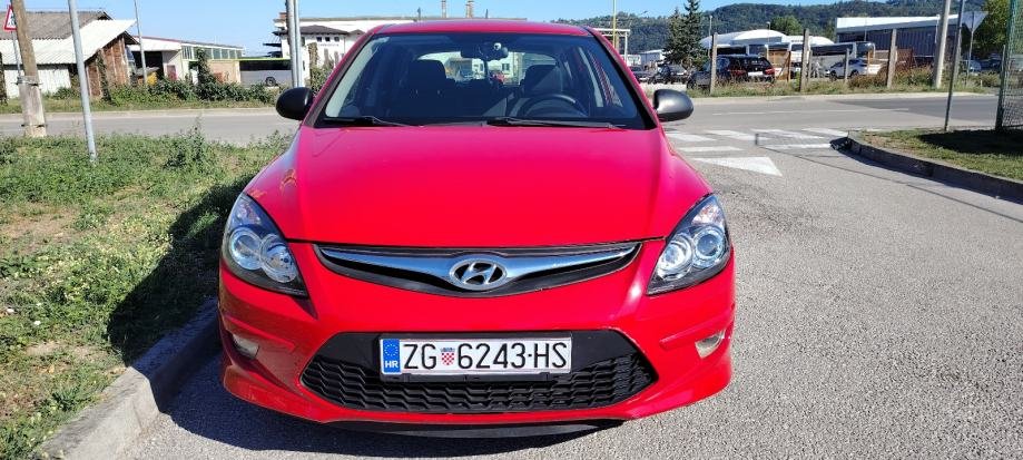 Hyundai i30 1,4 16V LPG-ATESTIRAN – prednji pogled