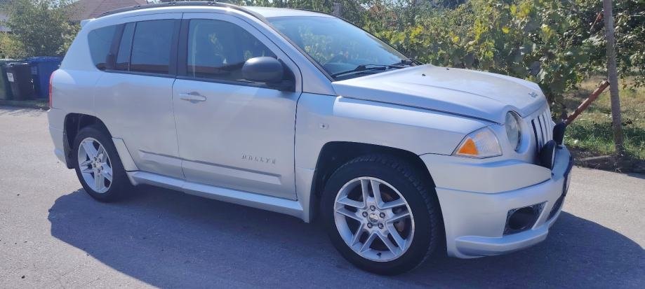Jeep Compass 2,0 CRD Sport 4X4 RALLY – prednji desni pogled