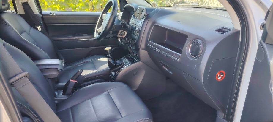 Jeep Compass 2,0 CRD Sport 4X4 RALLY – središnja konzola i mjenjač