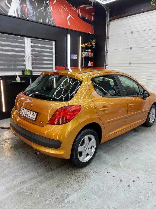 Peugeot 207 1,4 – stražnji pogled