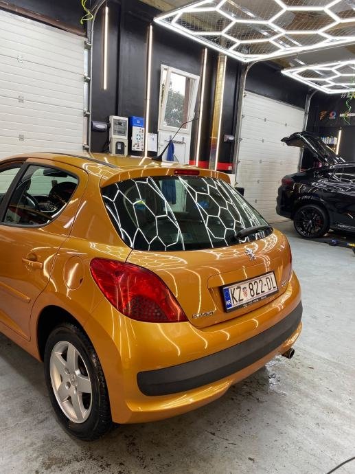 Peugeot 207 1,4 – stražnji lijevi pogled