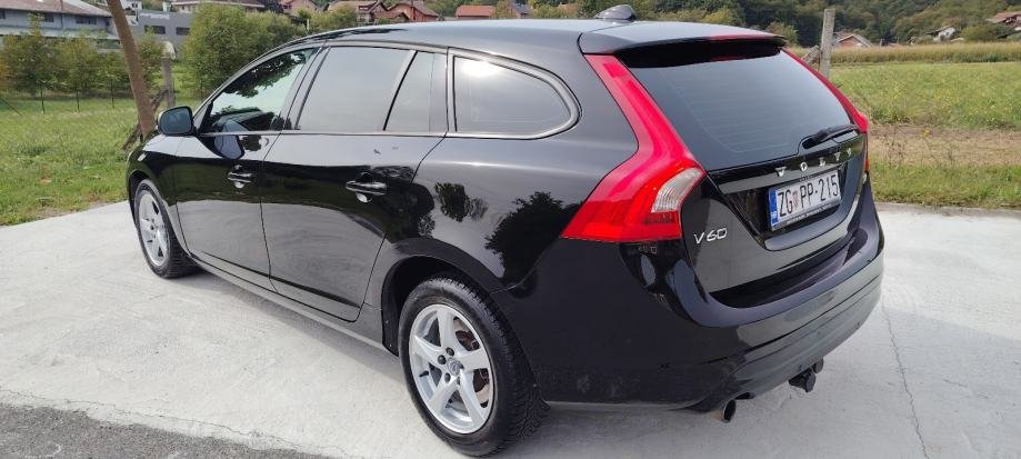 Volvo V60 D3 automatik 2.0 110kw – stražnji lijevi pogled