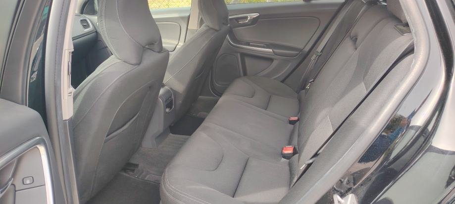 Volvo V60 D3 automatik 2.0 110kw – stražnja sjedala
