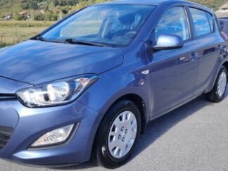 Hyundai i20 1,2 - prednji kut vozila, pogled sprijeda | Samo treba delati