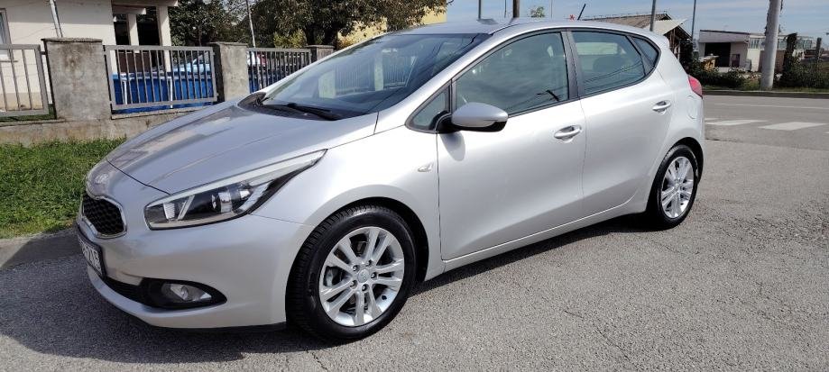 Kia Ceed (cee'd) 1,4 CRDi EX Alu REG 6/2027 - polovno vozilo na prodaju, autosalon Samobor | Samo treba delati
