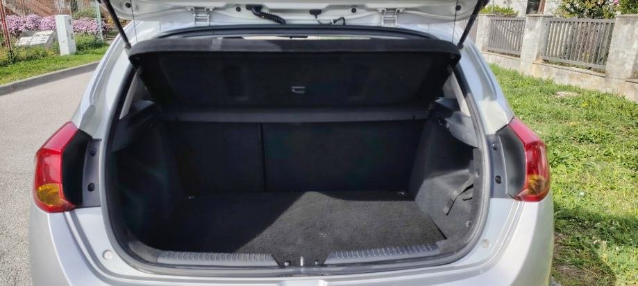 Kia Ceed (cee'd) 1,4 CRDi EX Alu REG 6/2027 - polovno vozilo na prodaju, autosalon Samobor | Samo treba delati