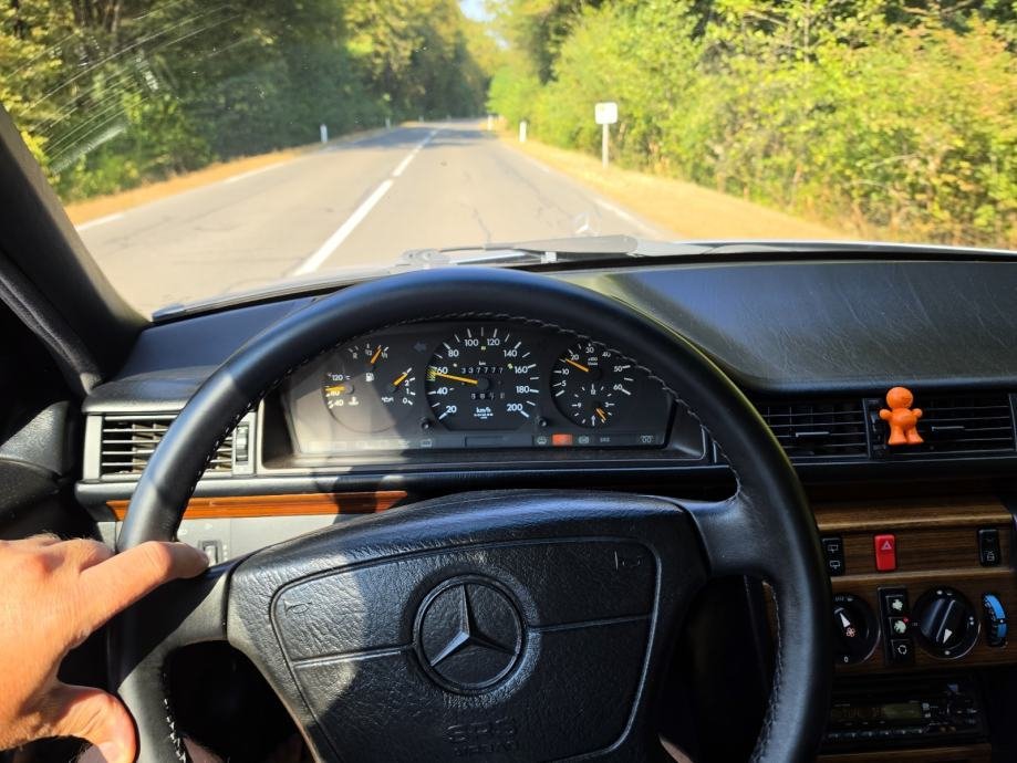 Mercedes-Benz 124 300 T D - polovno vozilo na prodaju, autosalon Samobor | Samo treba delati
